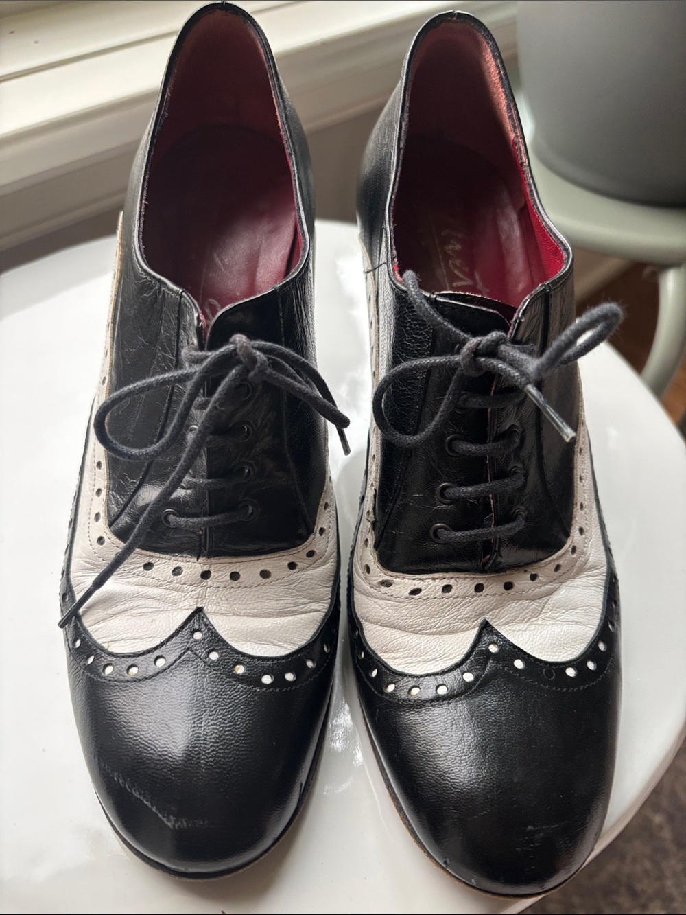 Black & White Women's Wingtip Oxford Heeled Shoes in 8.5 or 39